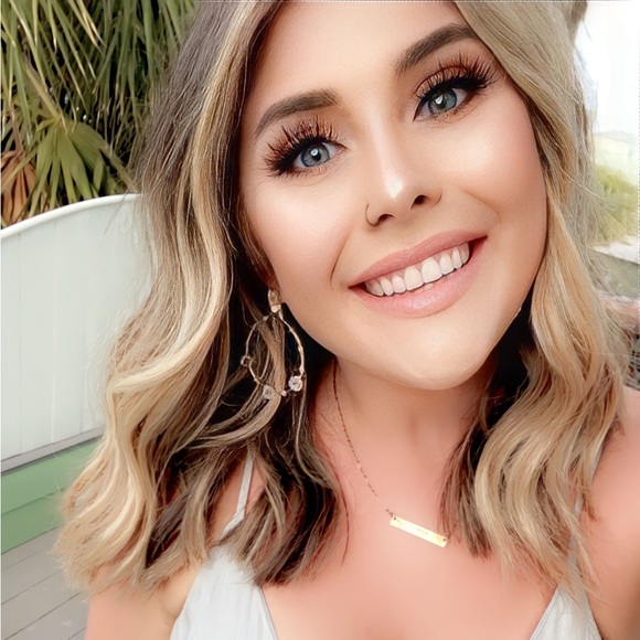 Meet your Posher, Jessica - Picture 1 of 1